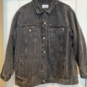 Old Navy distressed grey plus size jean jacket - boyfriend style. No damage.